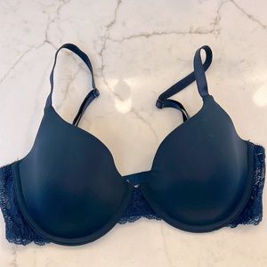 NWOT Gap Body 34c favorite tshirt bra in navy.